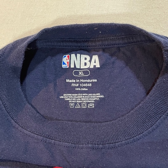 Vintage Y2K NBA Property of Detroit Pistons Basketball Navy long sleeve Tee - Picture 13 of 14